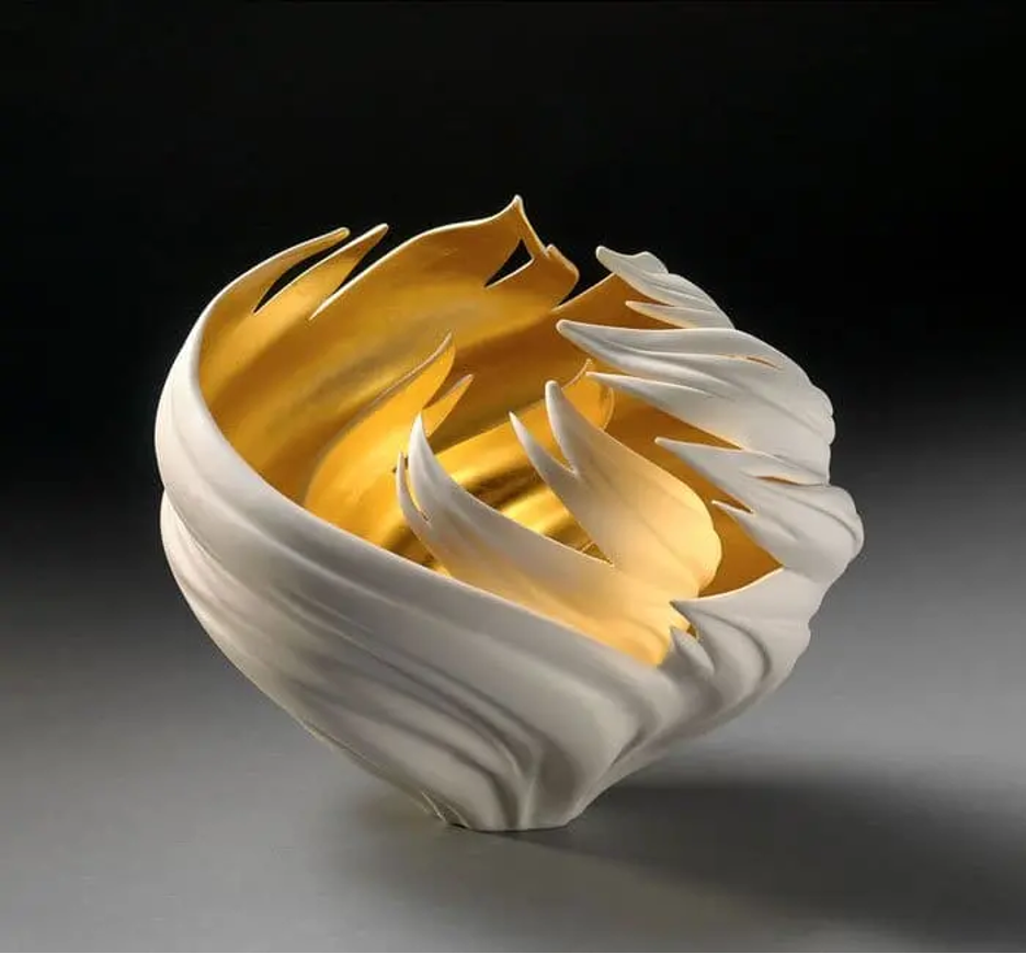 Sculptural Vases Even Without Flowers, They Shine